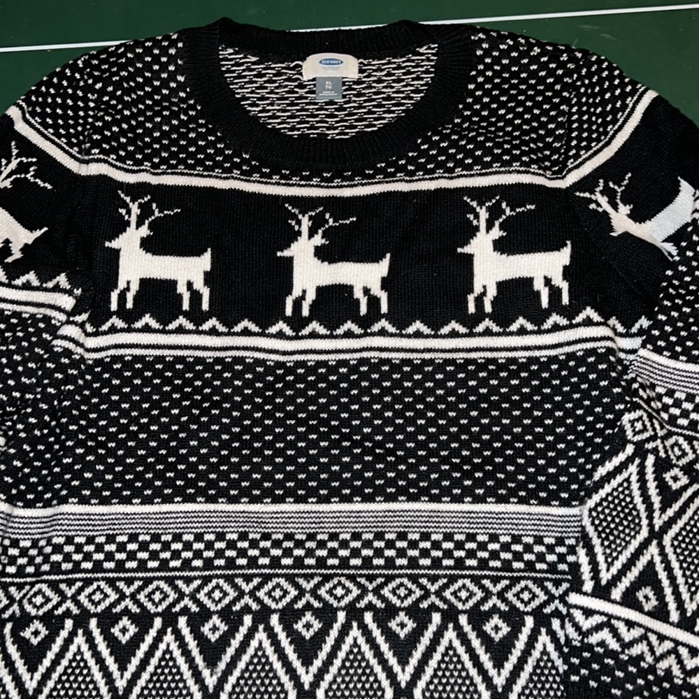 Holiday sweater - Picture 3 of 4